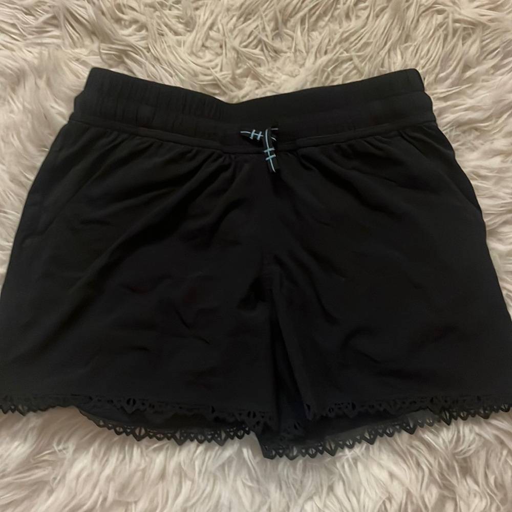 ivivva black patterned edge shorts size 8